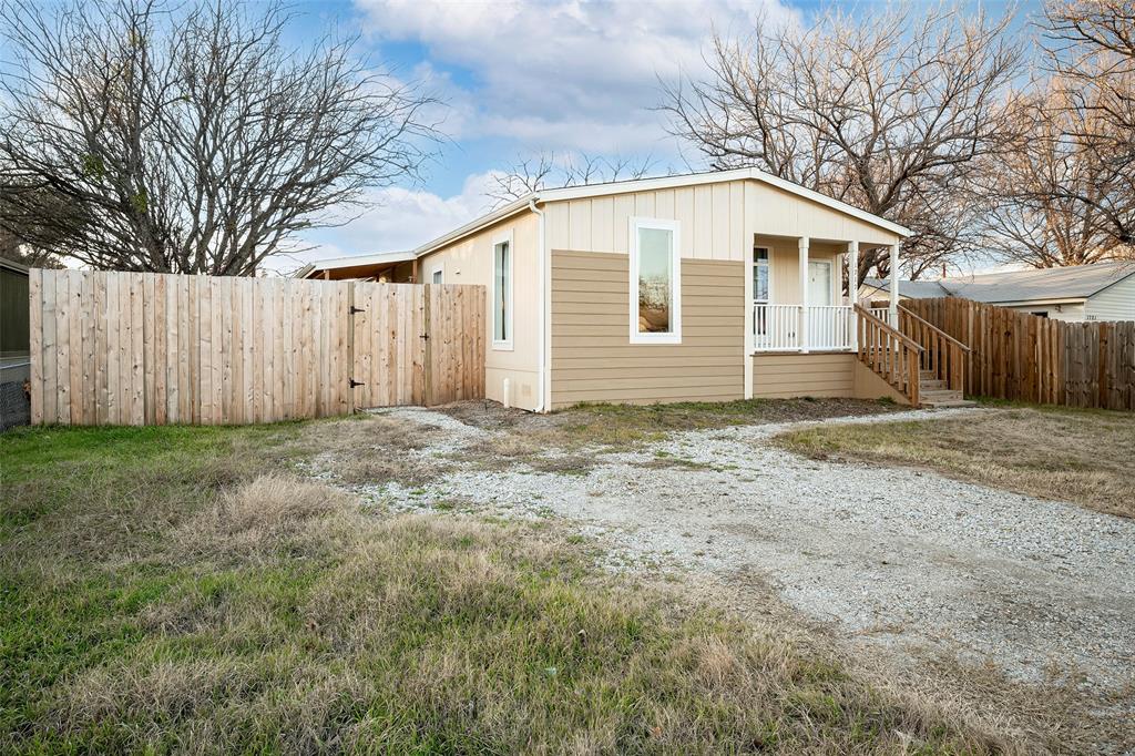 Photo 2 of 25 of 1717 Gale Drive mobile home