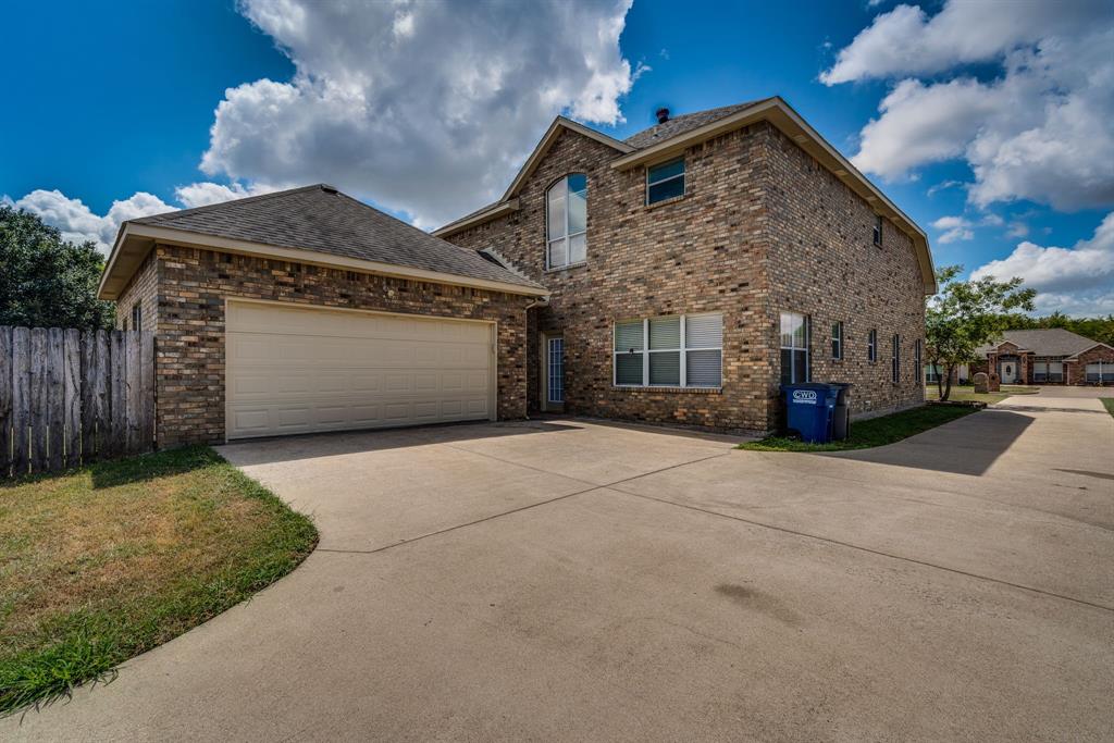 Photo 4 of 26 of 208 Cobblestone Circle house