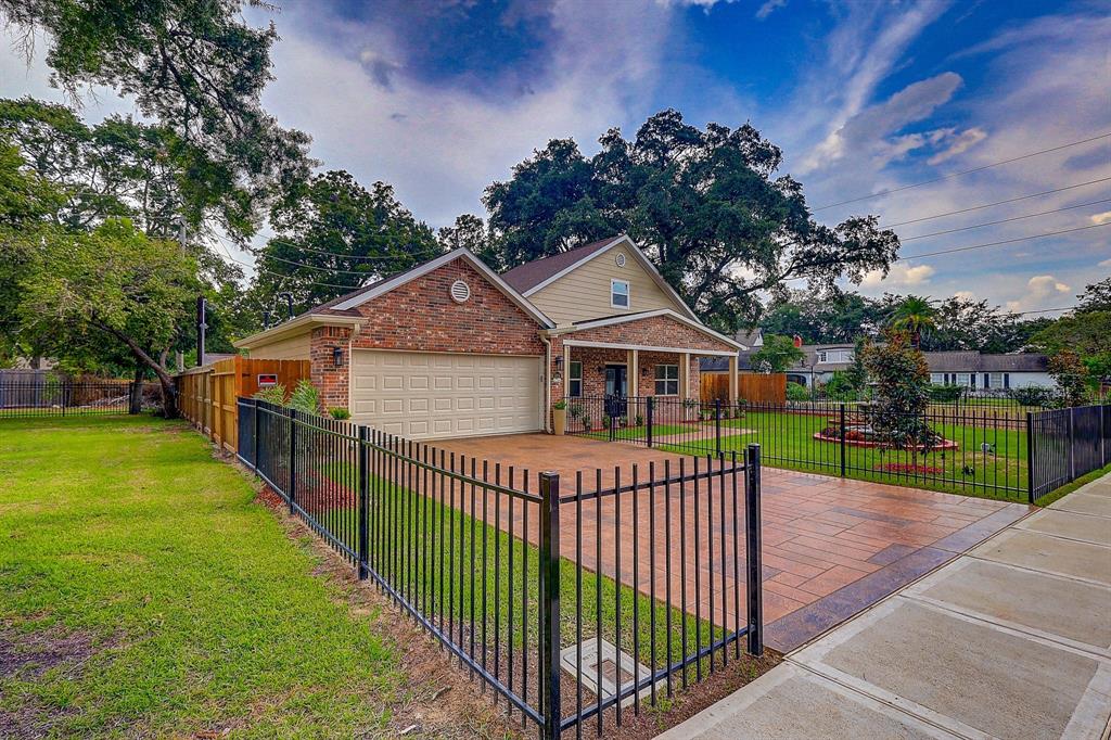 Photo 3 of 35 of 1214 Burnet Street house