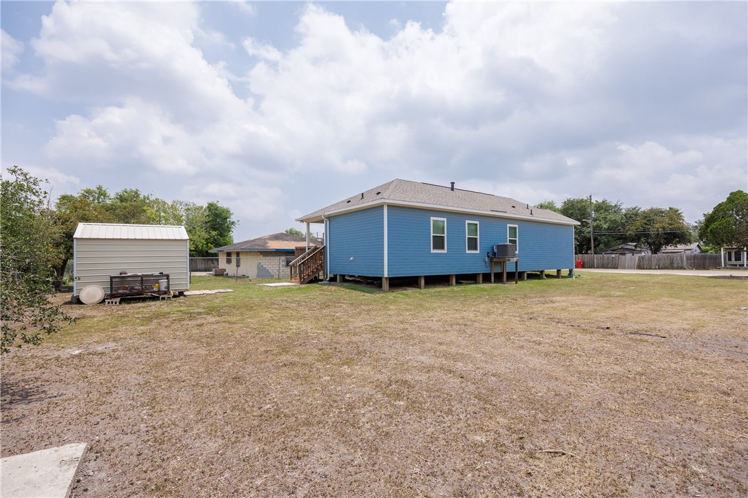 Photo 10 of 33 of 483 Cenizo Street house