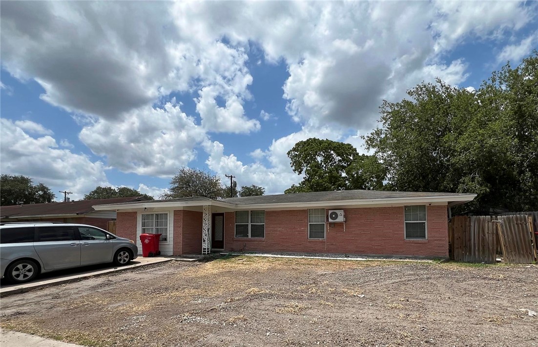 Photo 1 of 17 of 109 Jewitt Drive house