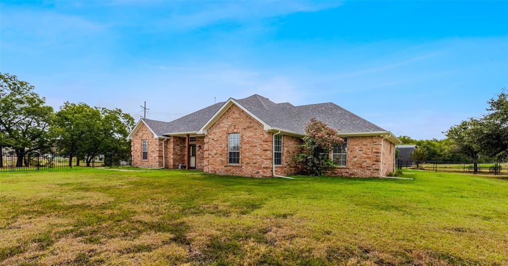 Photo 4 of 30 of 1123 W State Highway 66 house