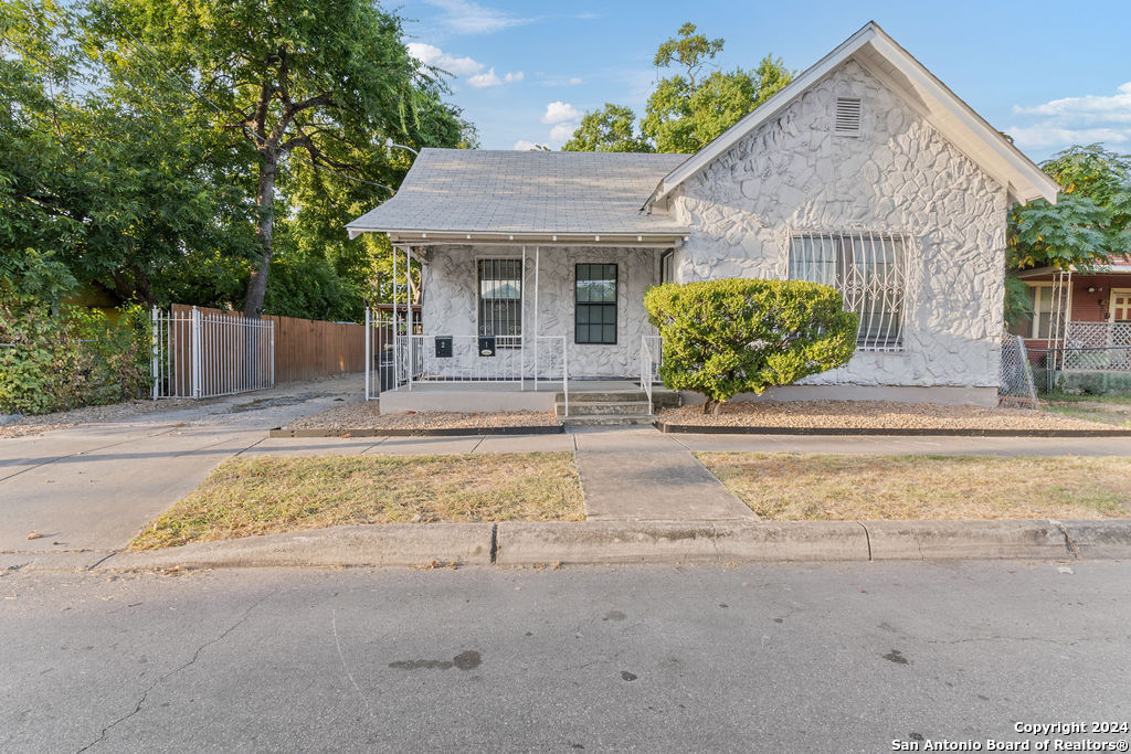 Photo 1 of 27 of 1906 W CESAR E CHAVEZ BLVD house