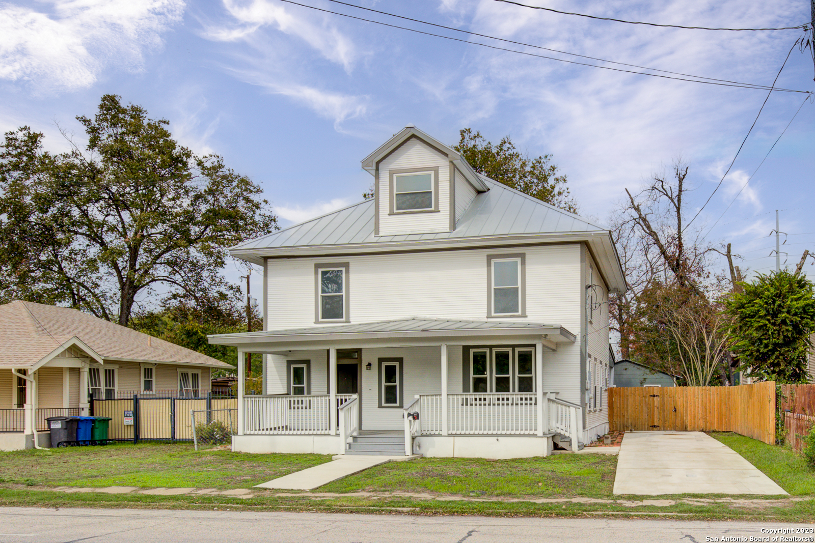 Photo 1 of 46 of 1043 STEVES AVE house