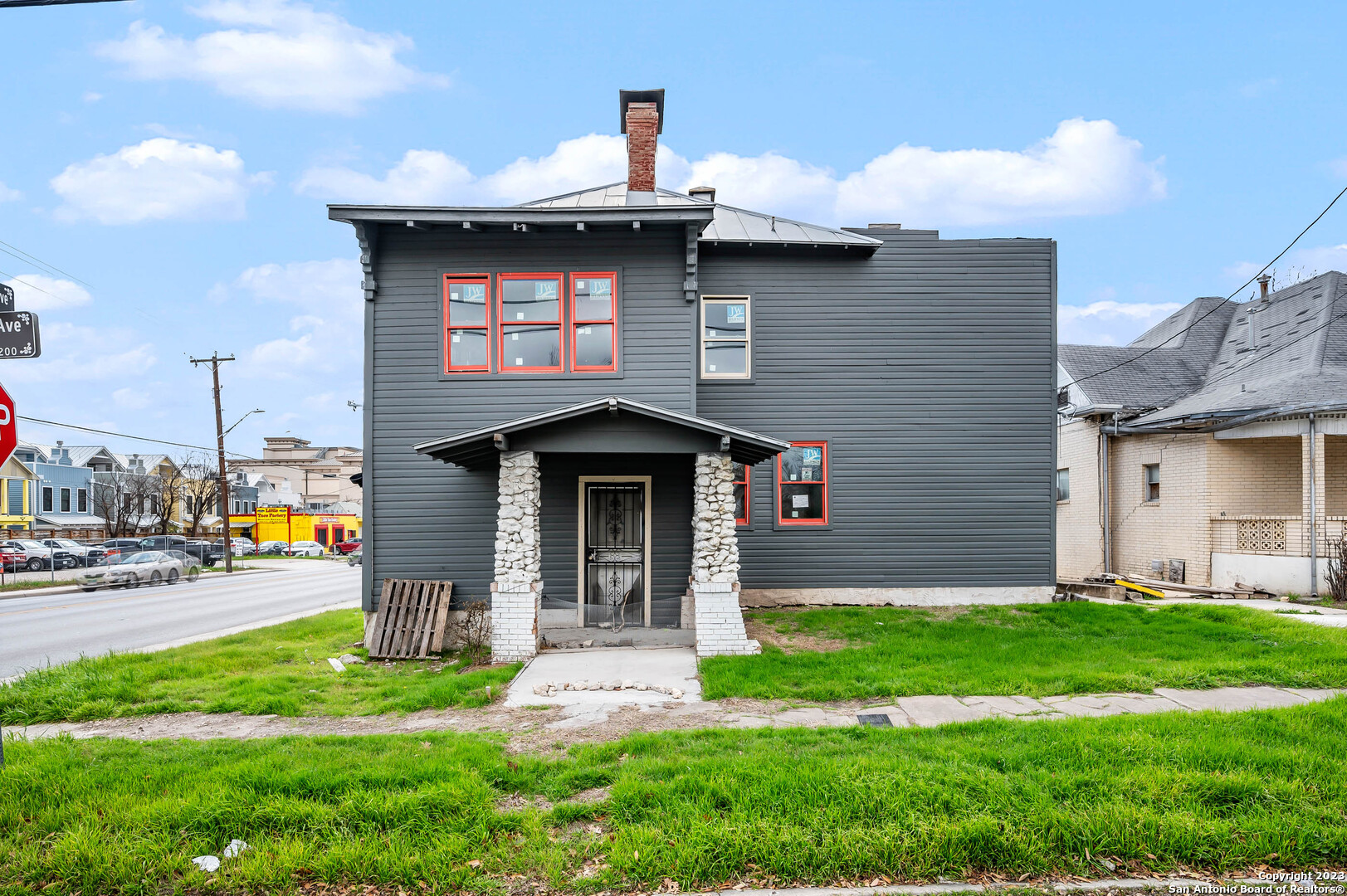 Photo 14 of 15 of 1525 MCCULLOUGH AVE house