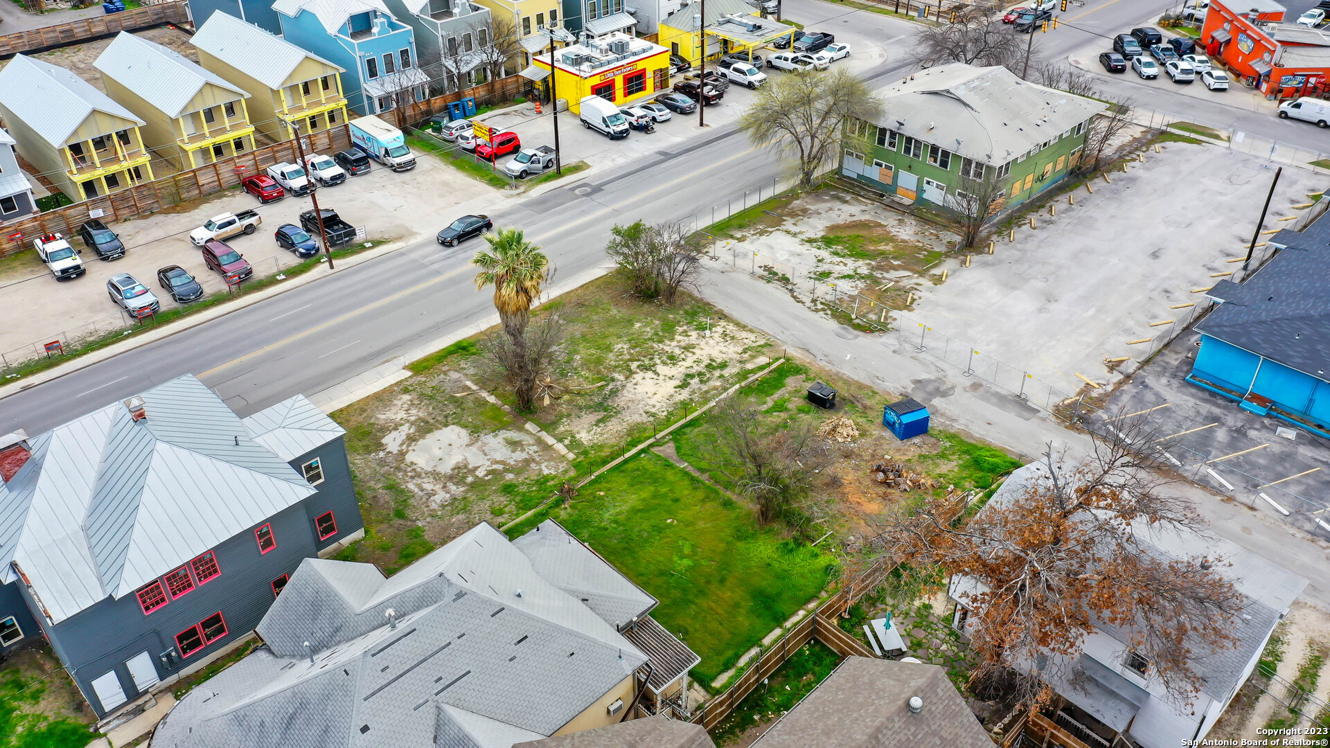 Photo 5 of 15 of 1525 MCCULLOUGH AVE house