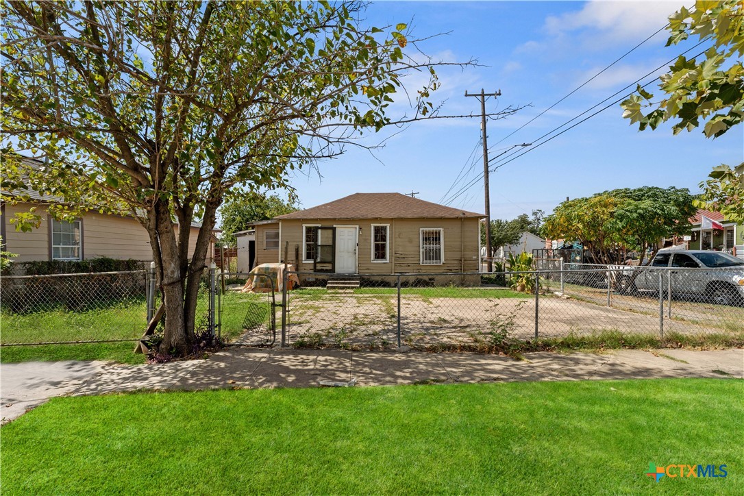 Photo 1 of 12 of 316 S Brazos Street house