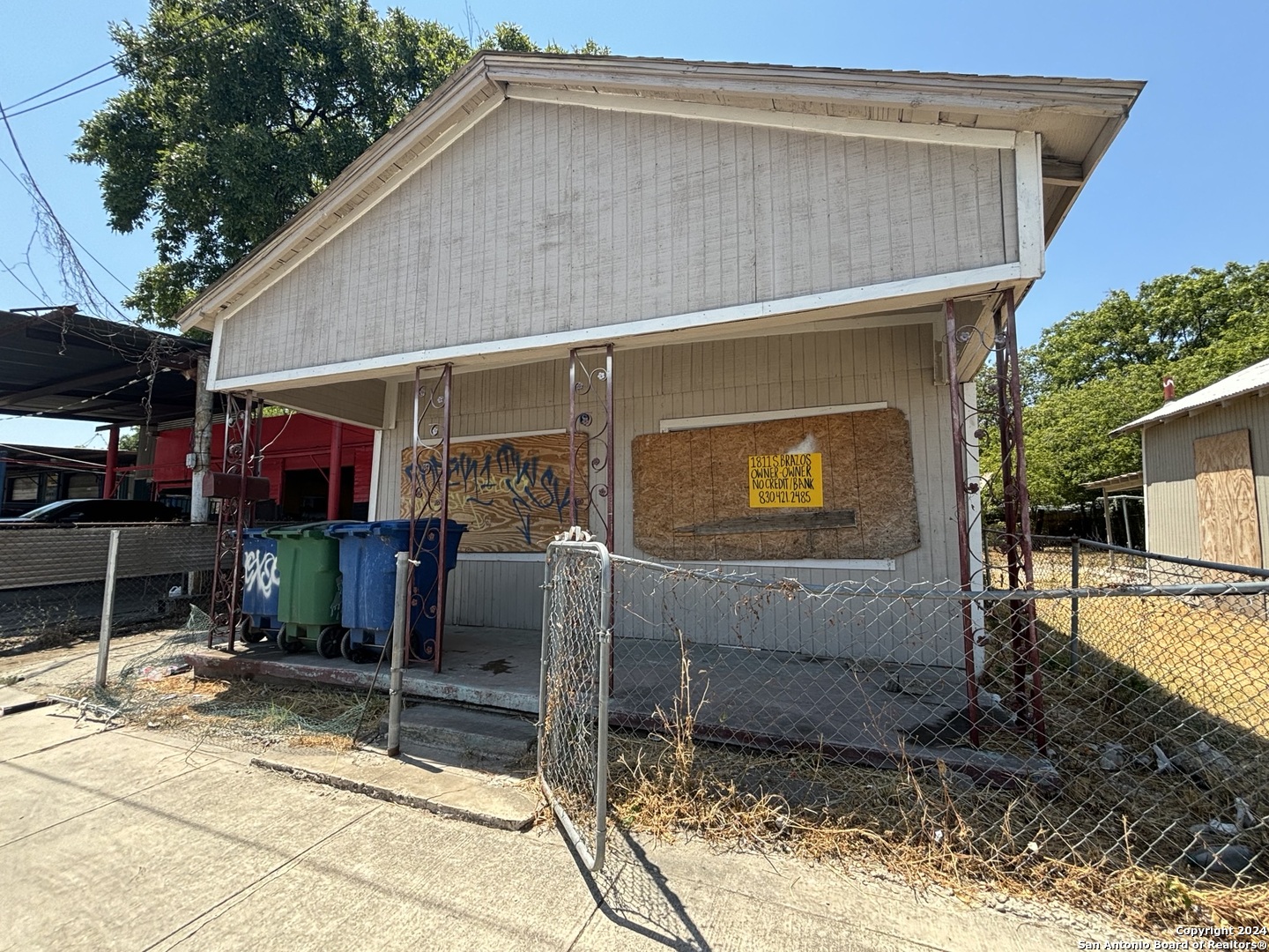 Photo 1 of 5 of 1811 S BRAZOS ST house