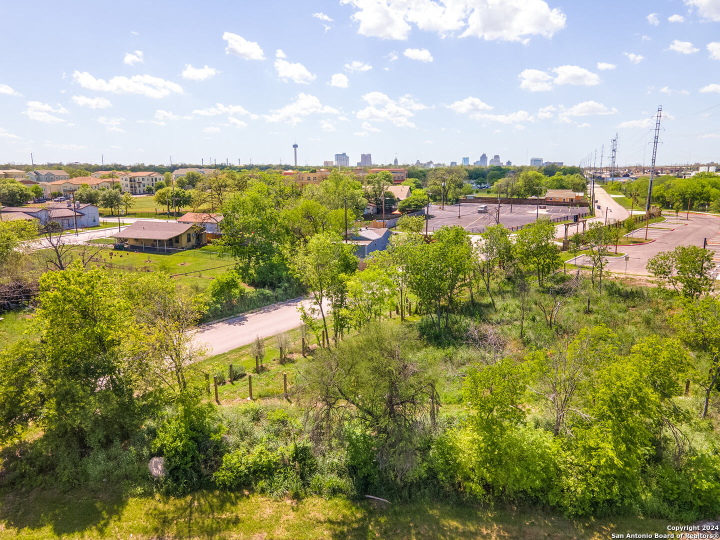 Photo 8 of 19 of 1807 BURLESON land