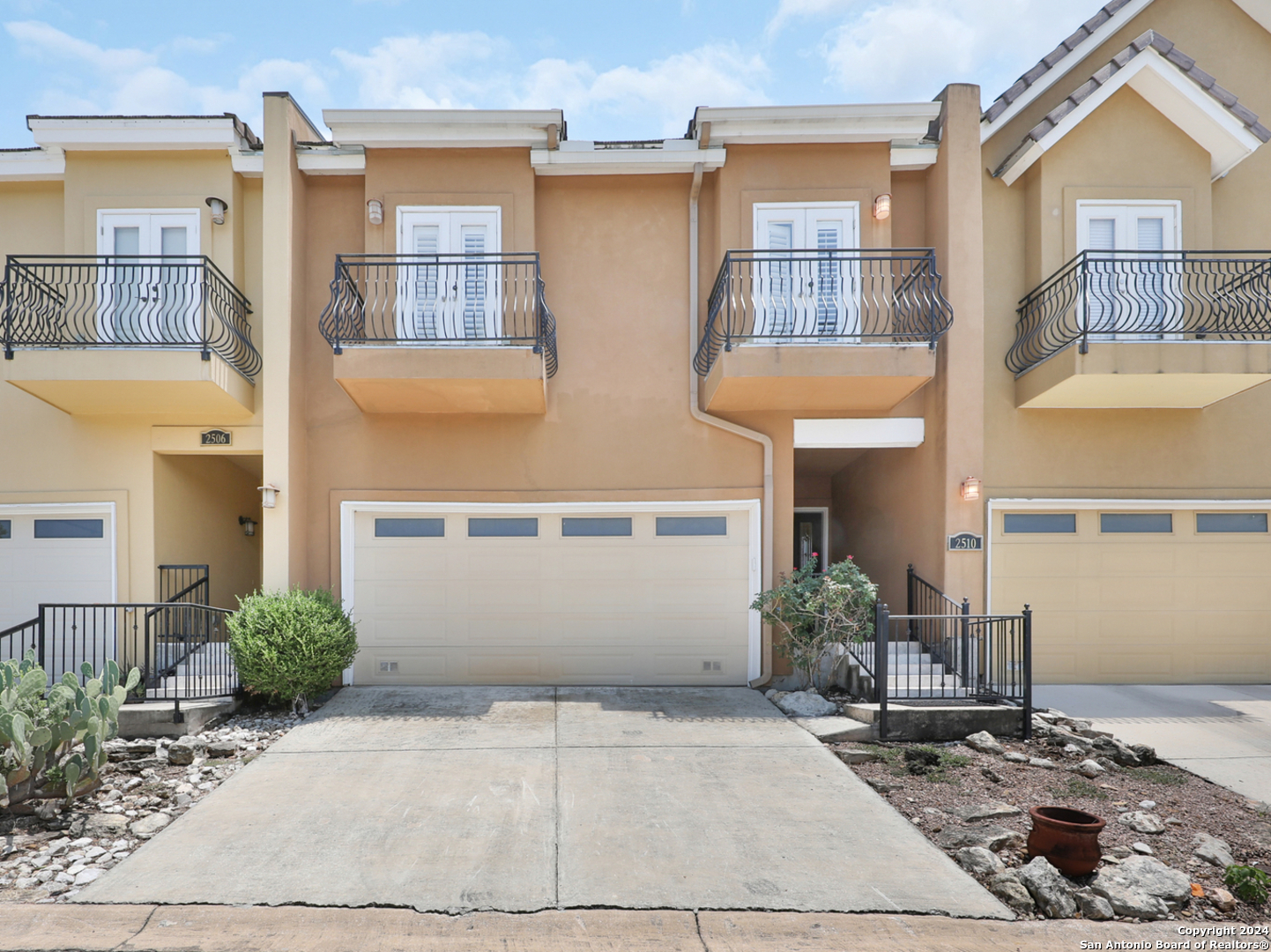 Photo 1 of 34 of 2510 CAMDEN PARK 2510 townhome