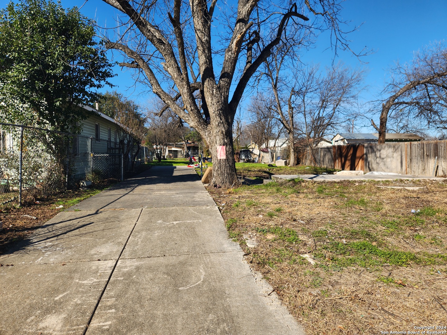 Photo 2 of 3 of 511 S CALAVERAS land