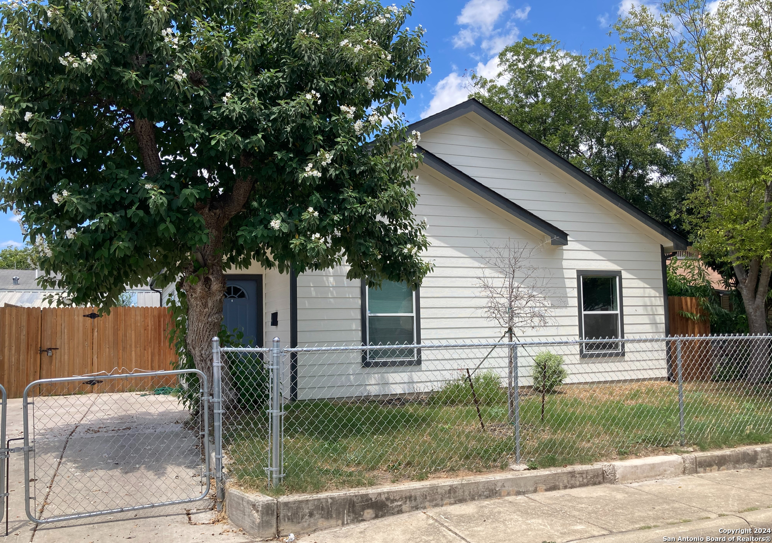 Photo 1 of 19 of 123 E BURCHAM AVE house