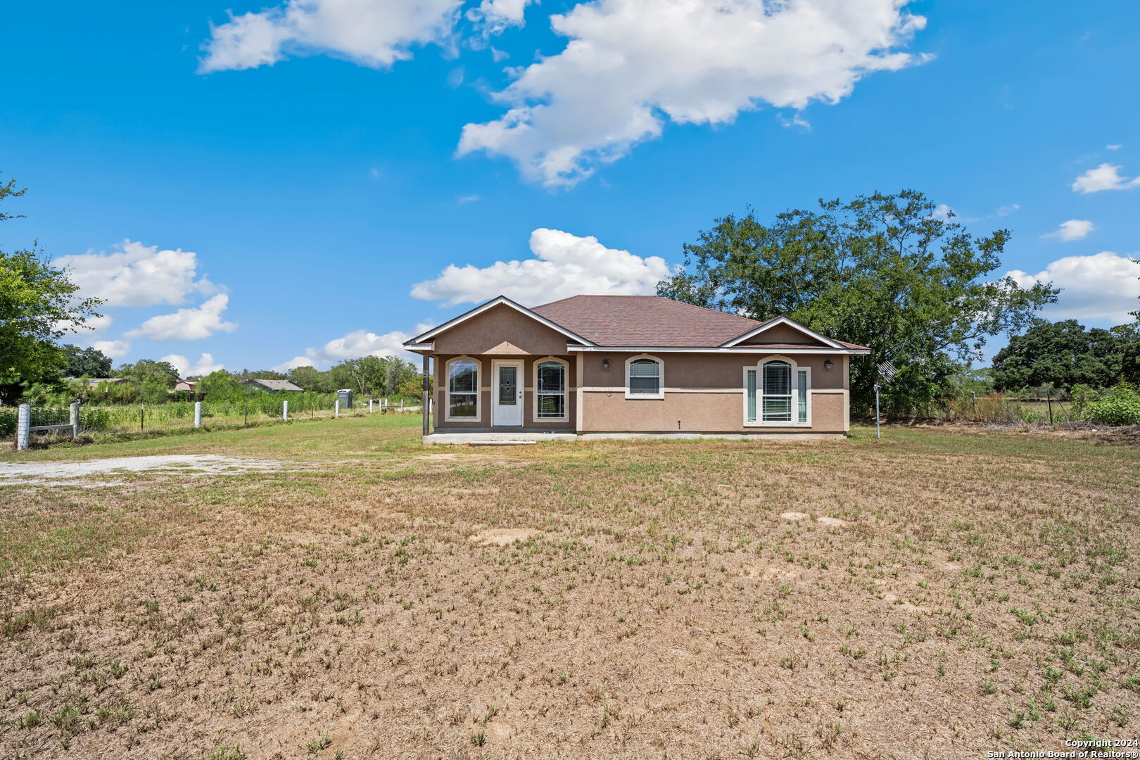 Photo 3 of 29 of 2629 oak island house