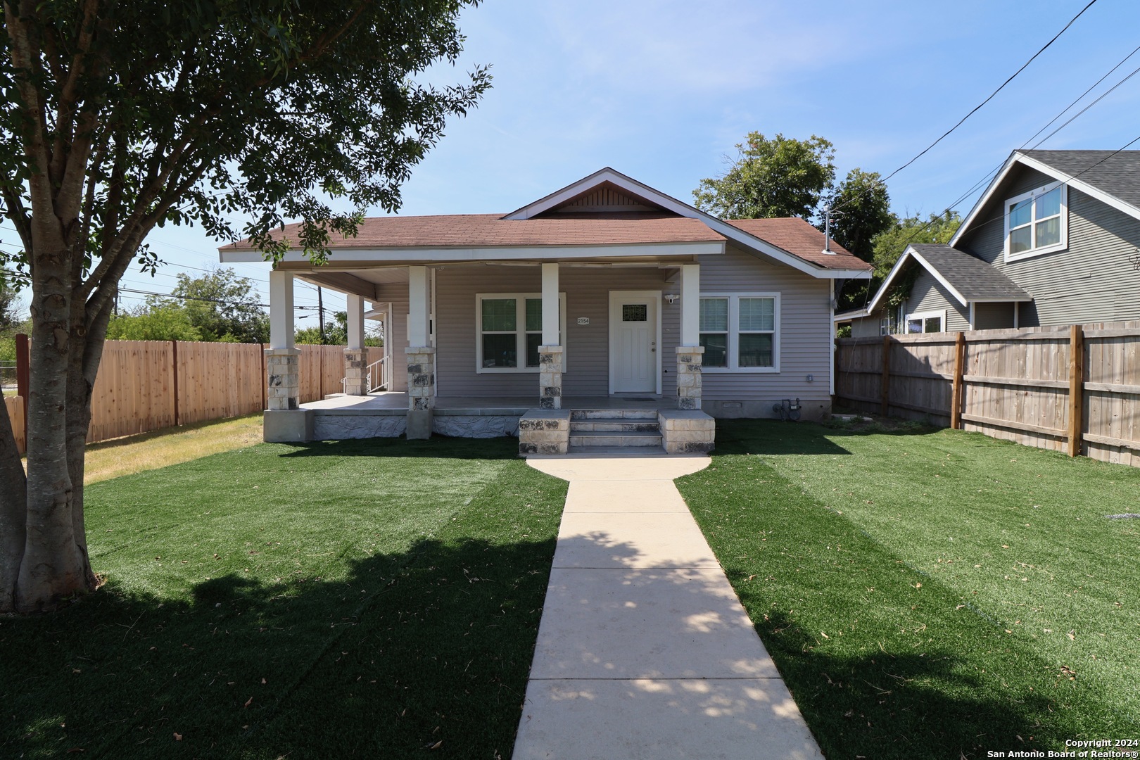 Photo 2 of 28 of 2154 Hays St house