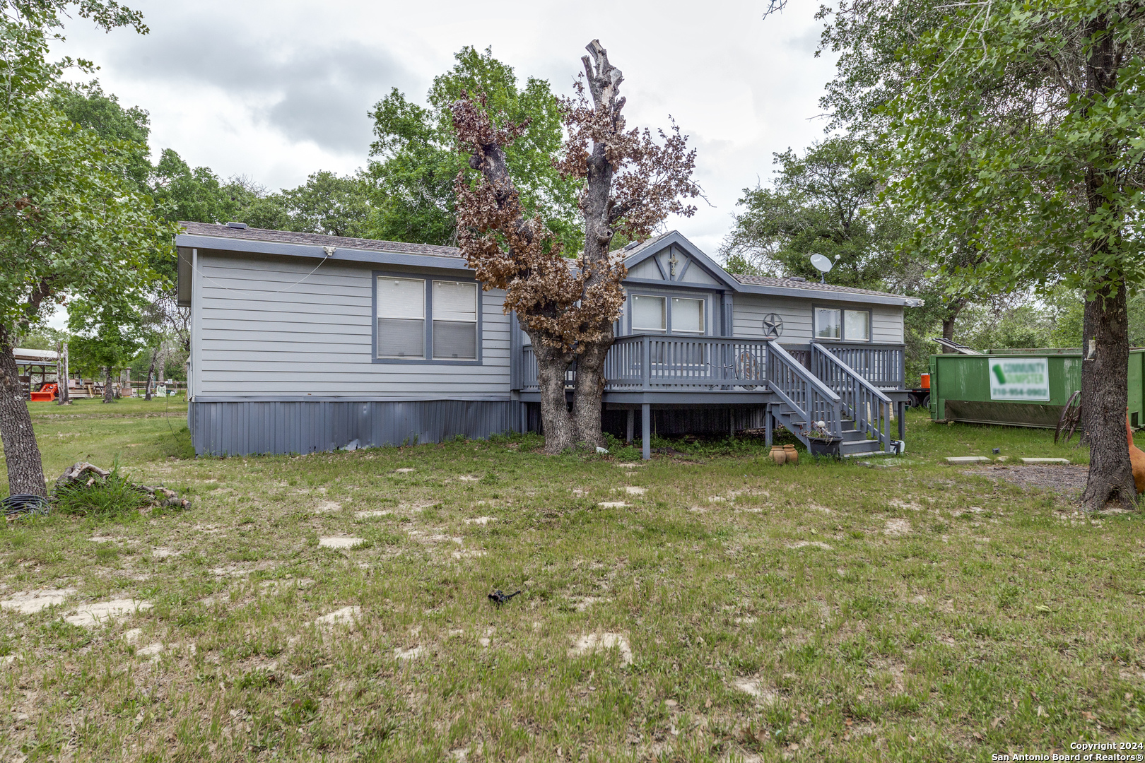 Photo 2 of 25 of 500 Spur Ridge mobile home