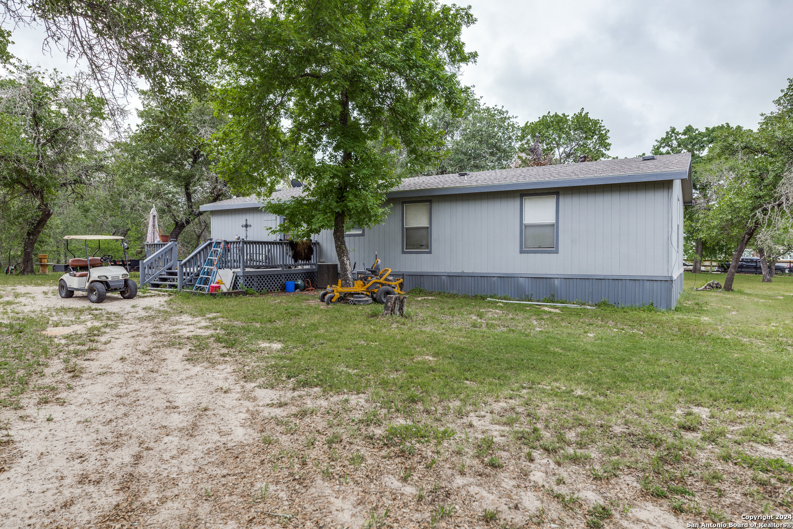 Photo 3 of 25 of 500 Spur Ridge mobile home