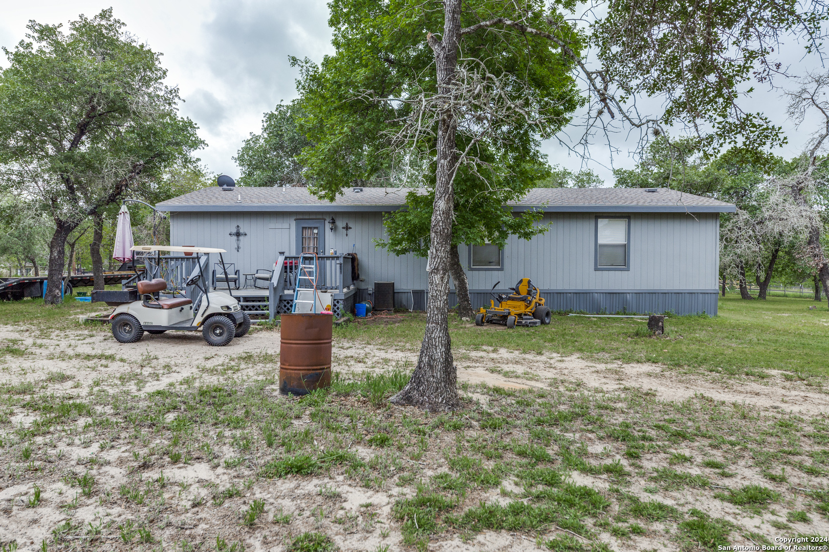 Photo 4 of 25 of 500 Spur Ridge mobile home