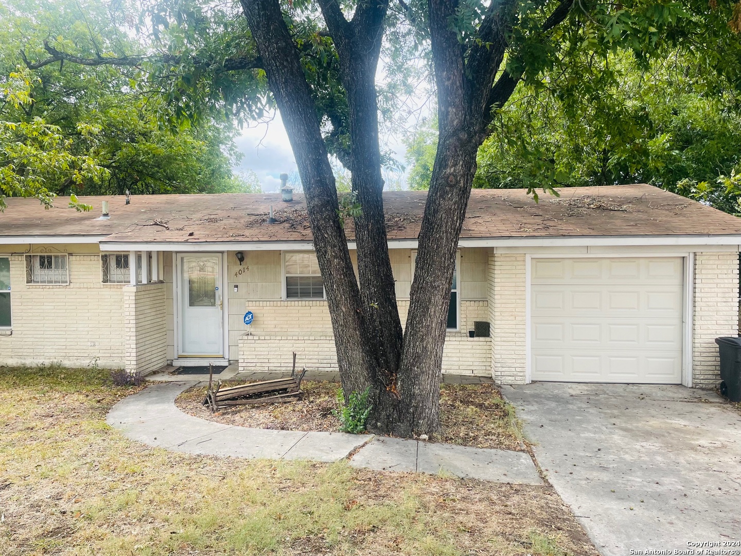 Photo 1 of 7 of 4014 NW LOOP 410 house