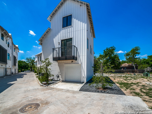 Photo 29 of 29 of 1226 S PRESA ST 400 townhome