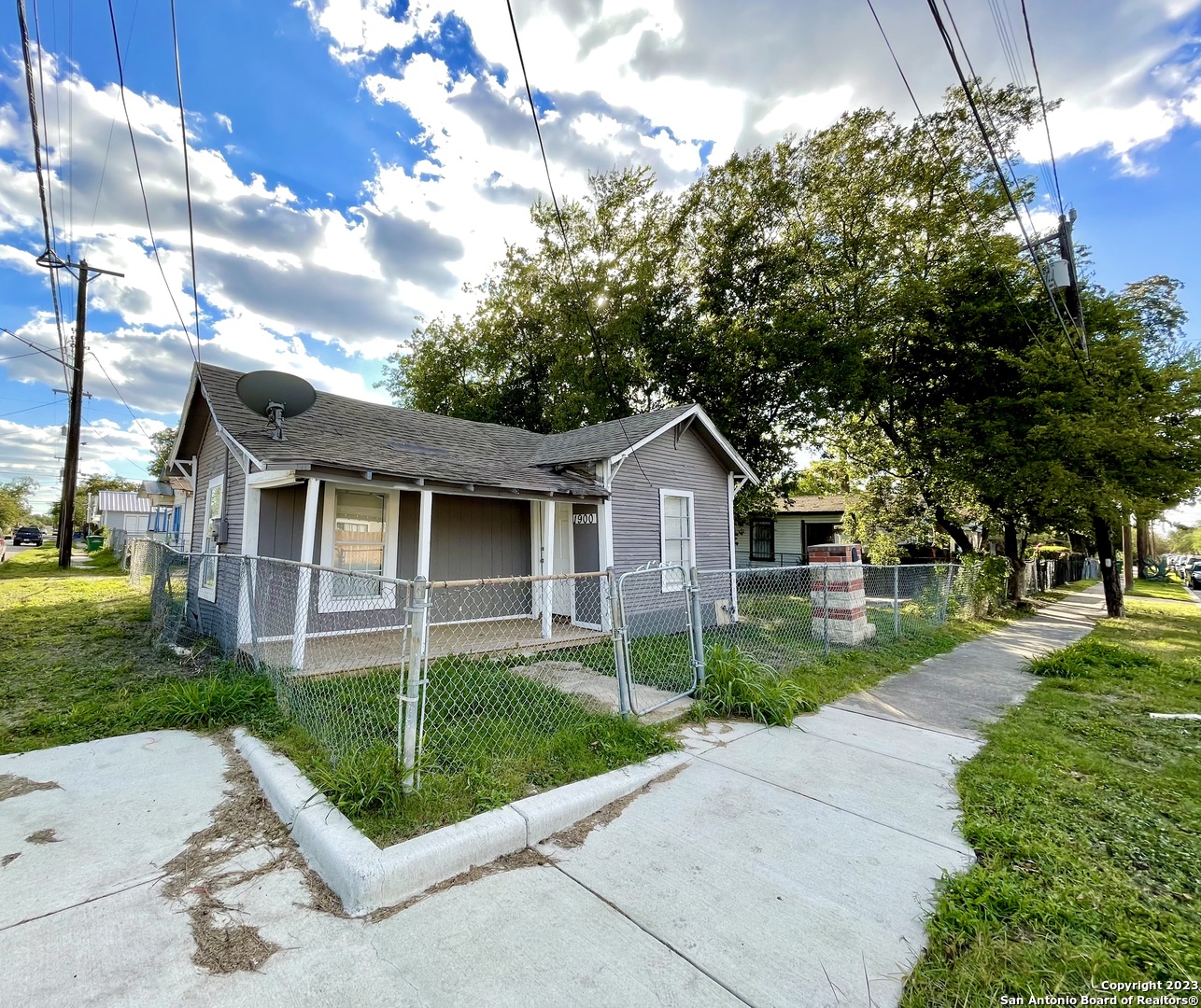 Photo 3 of 11 of 1900 SAN LUIS ST house