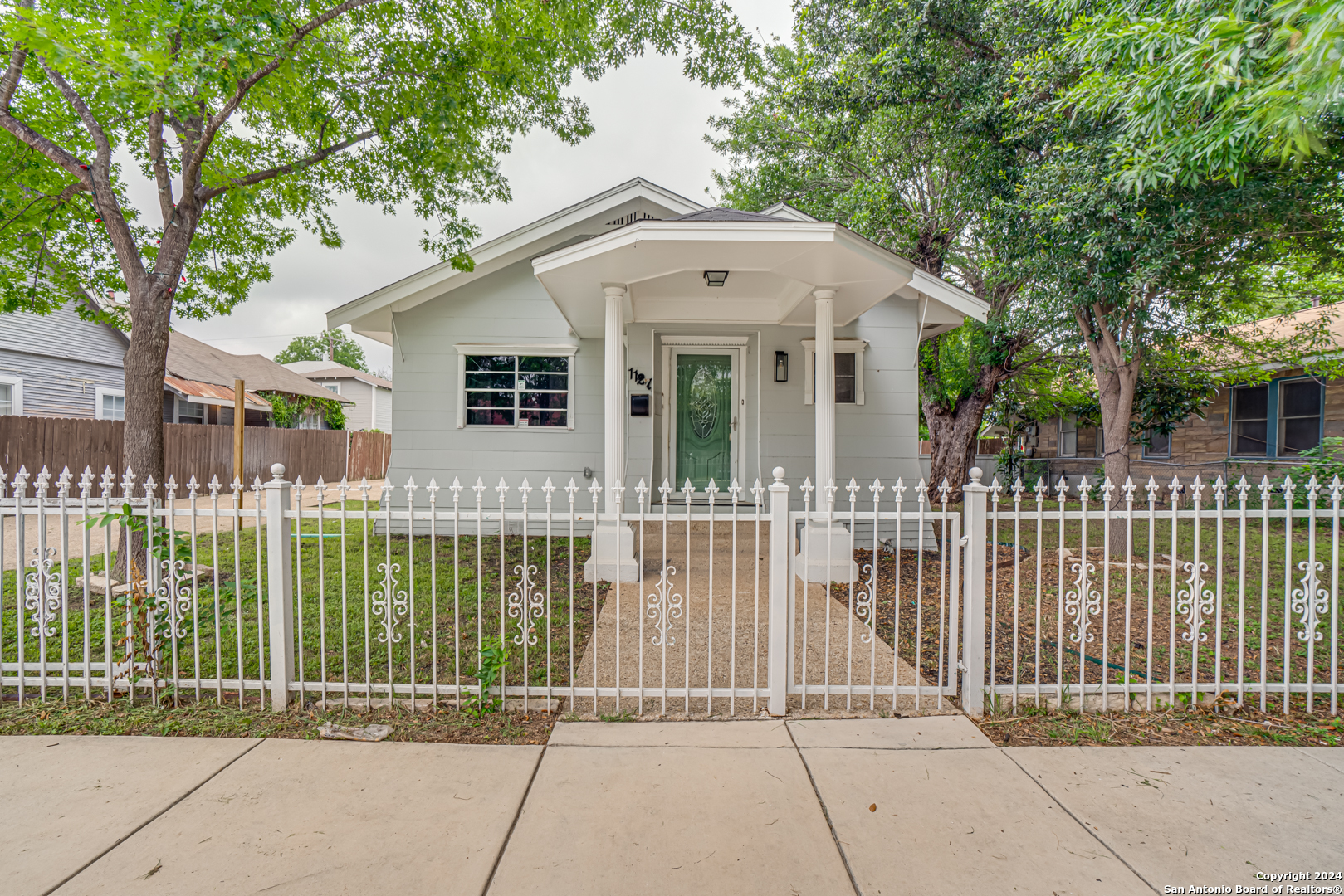 Photo 1 of 40 of 1127 W LYNWOOD AVE house