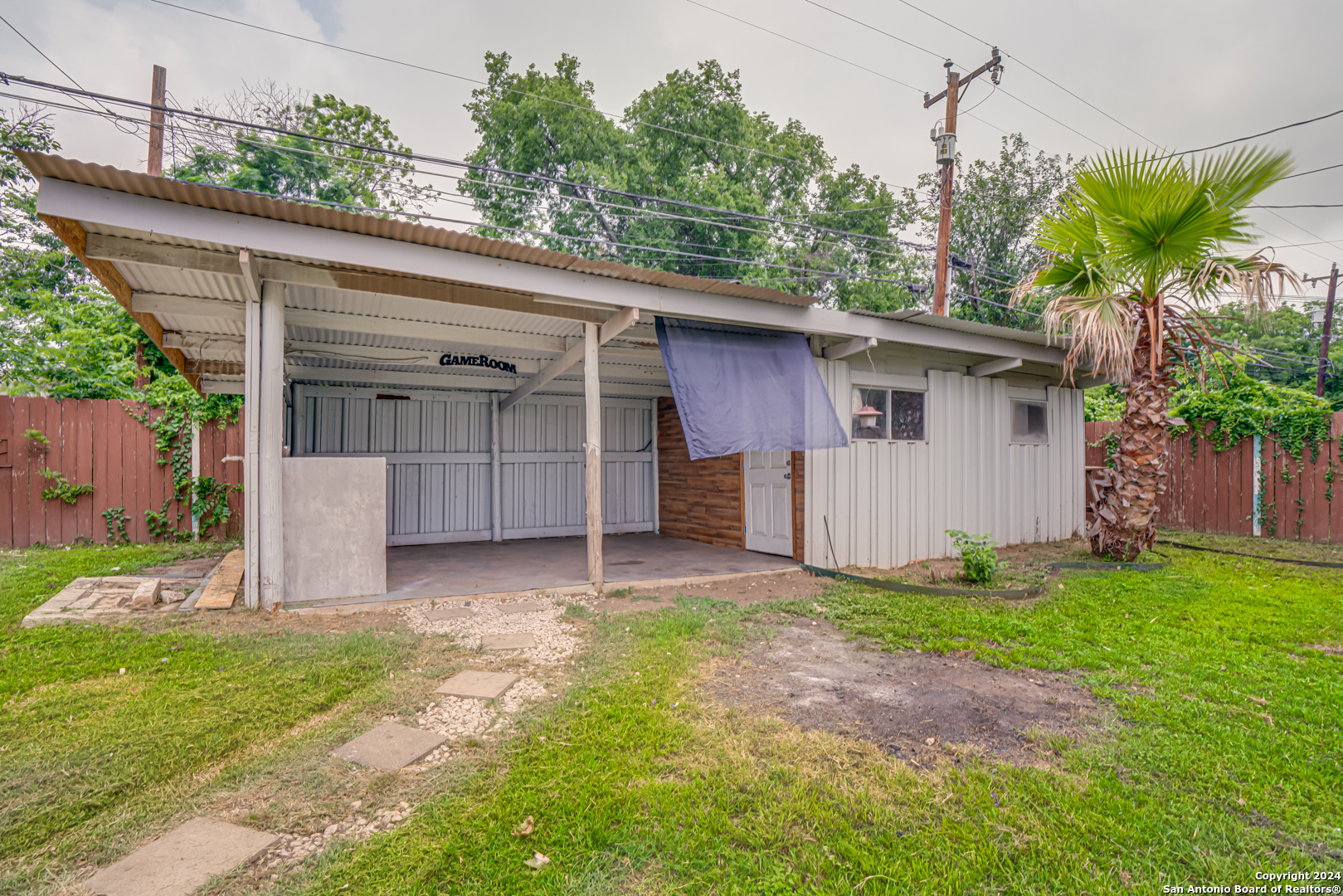 Photo 39 of 40 of 1127 W LYNWOOD AVE house