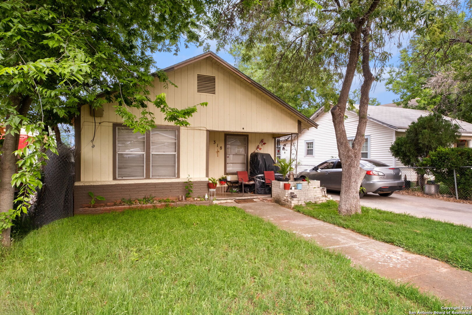 Photo 3 of 8 of 318 ADAES AVE house