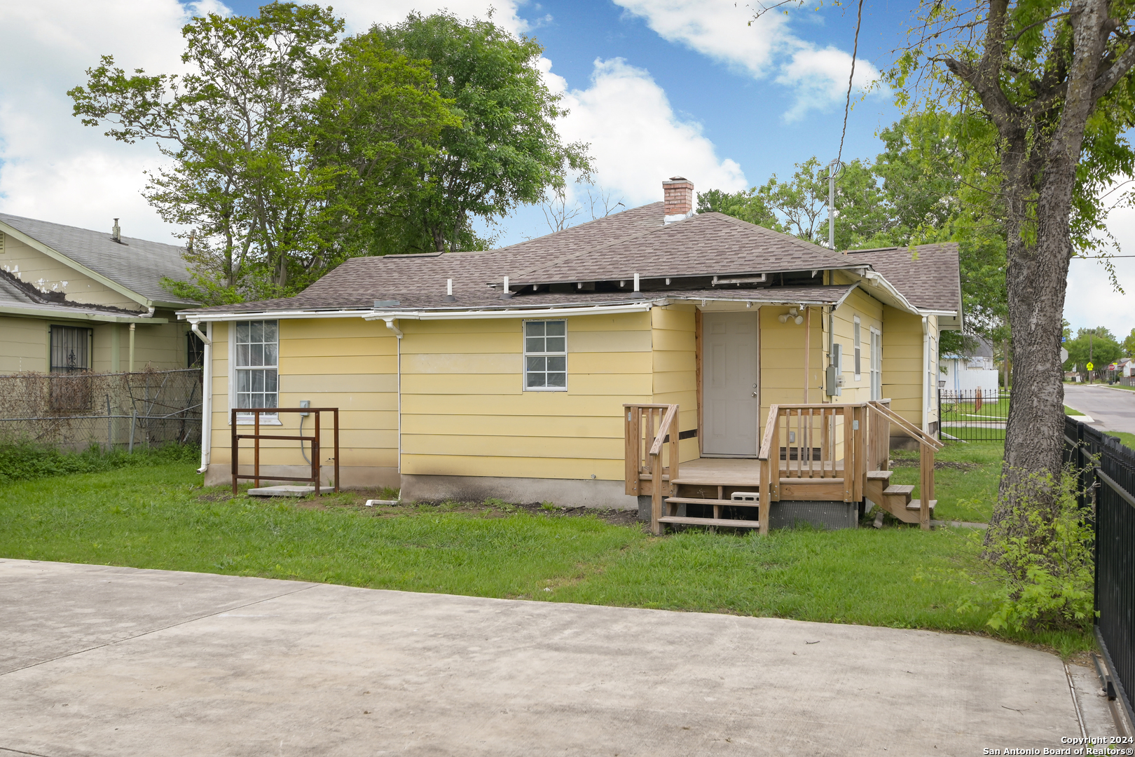 Photo 15 of 16 of 1851 TEXAS AVE house