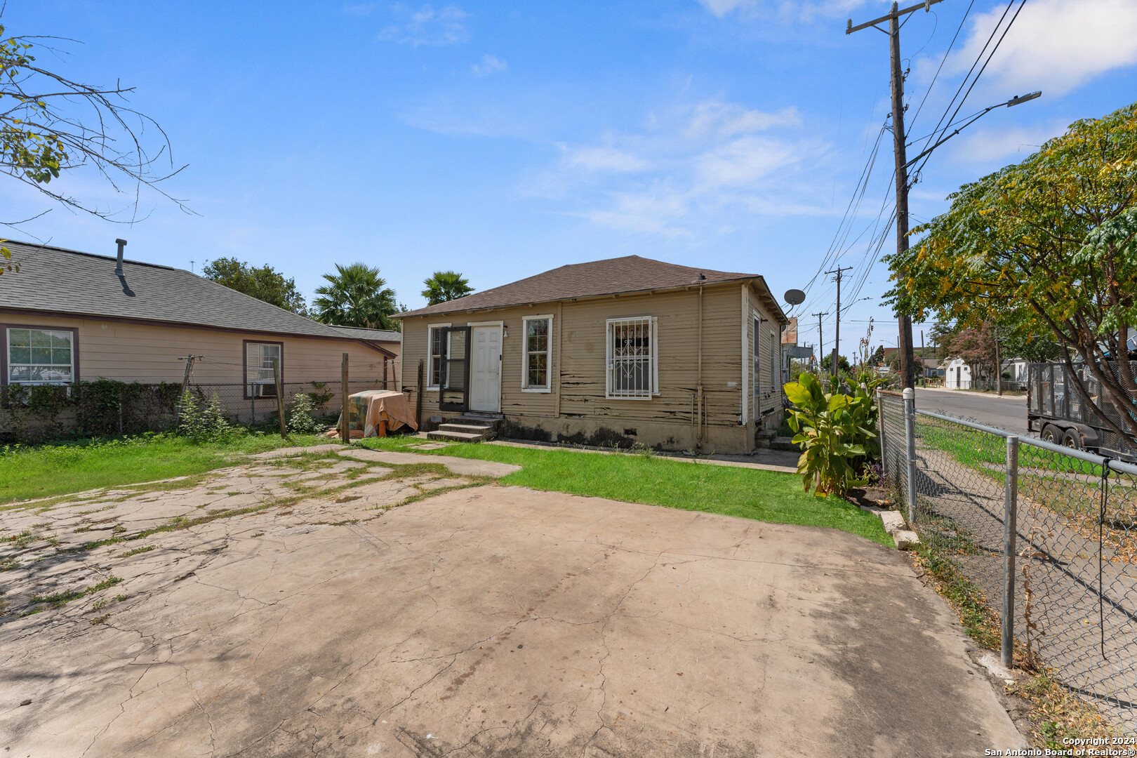 Photo 11 of 12 of 316 S BRAZOS ST house