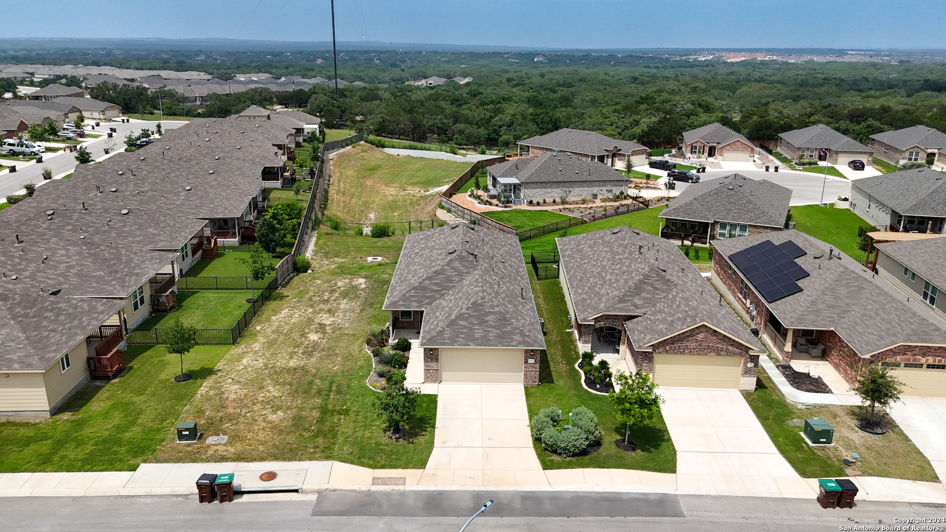 Photo 4 of 26 of 4507 Cropland Way house