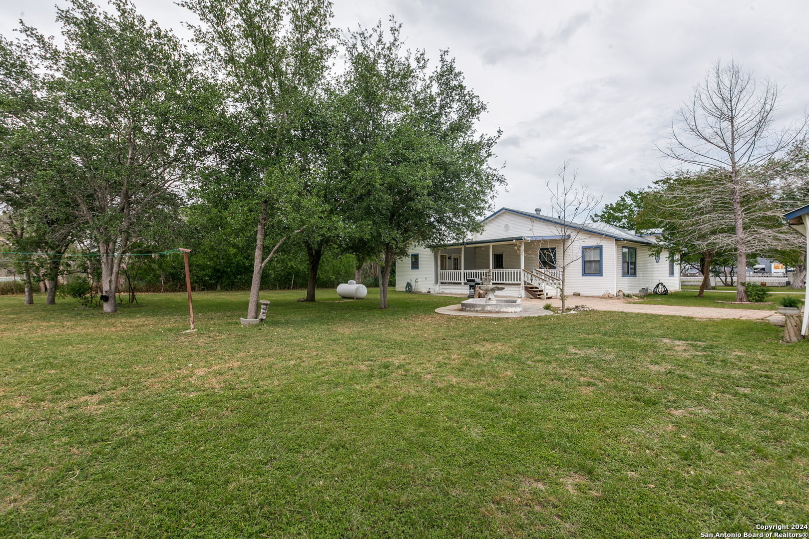 Photo 35 of 36 of 17961 S Us Highway 281 house