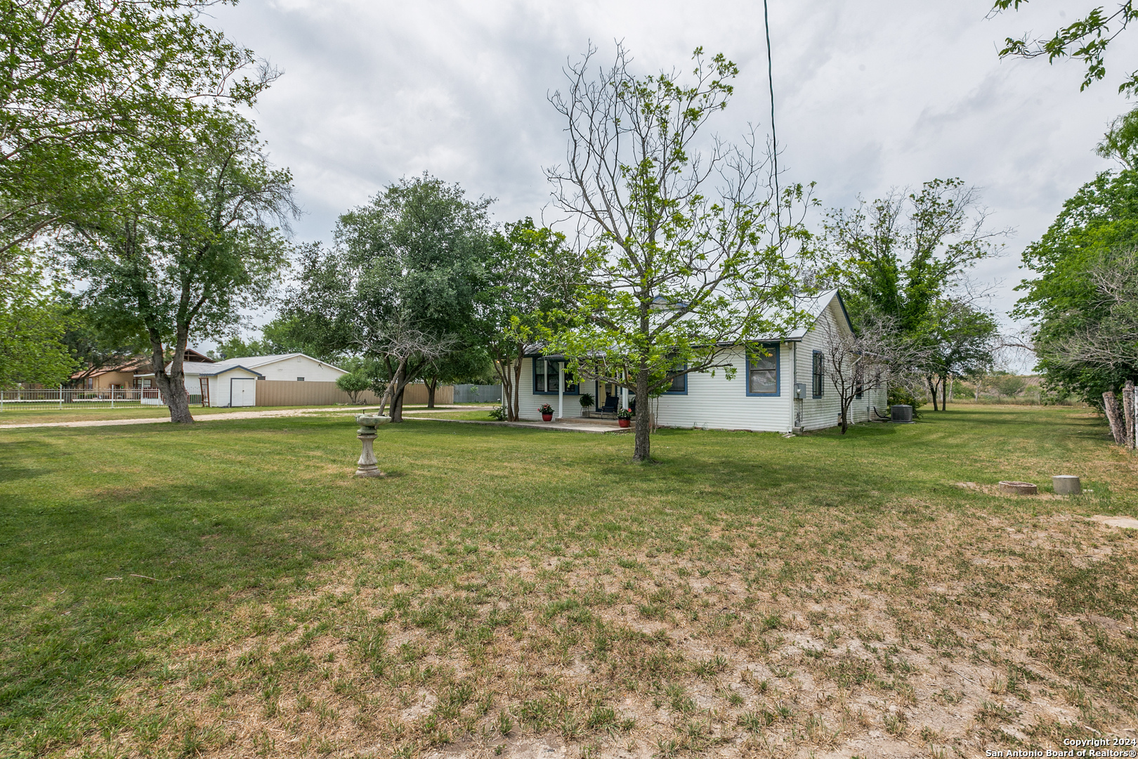 Photo 8 of 36 of 17961 S Us Highway 281 house