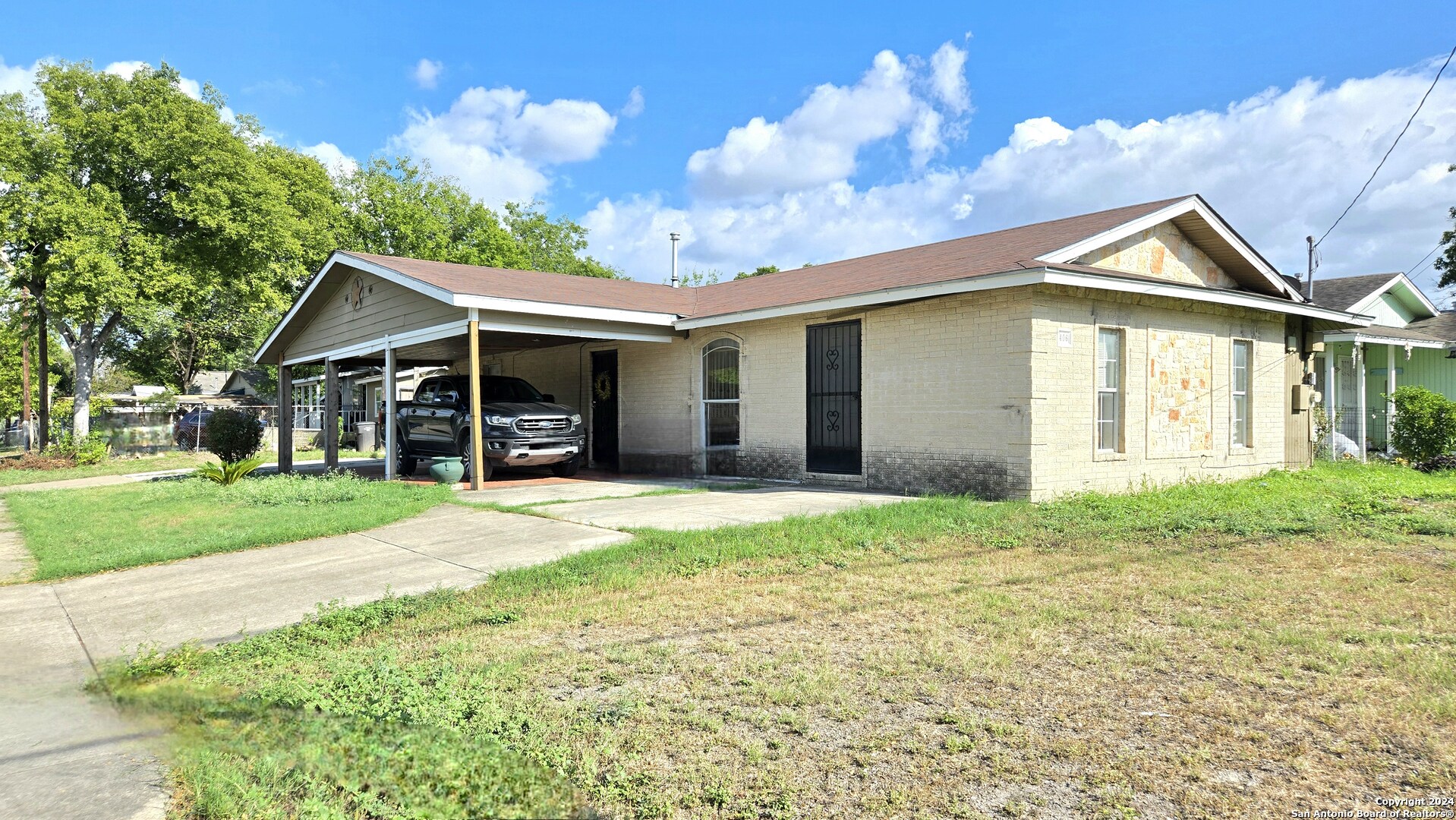 Photo 2 of 22 of 406 SW 34TH ST house