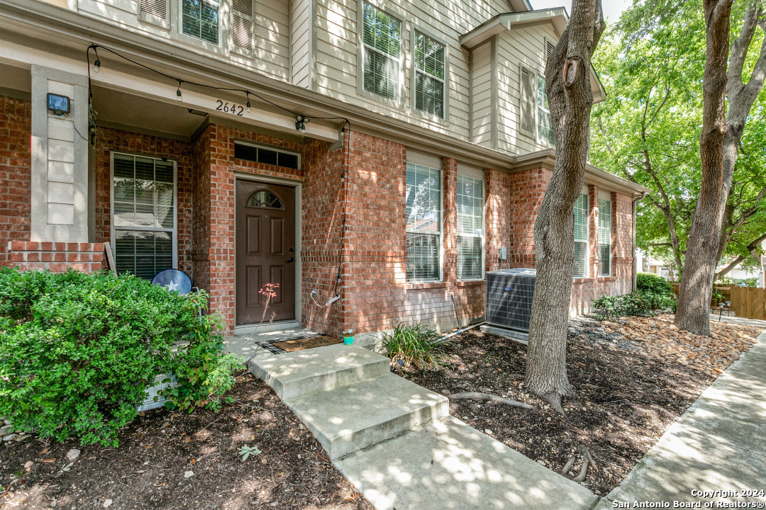 Photo 1 of 21 of 2642 GRAYSON WAY townhome