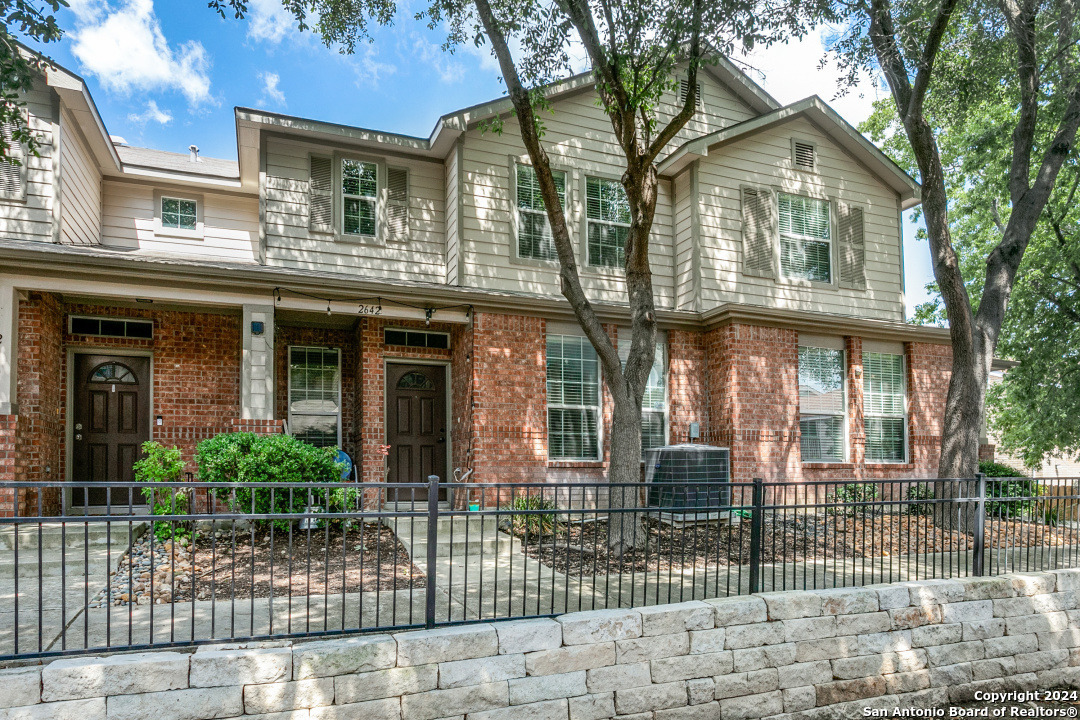 Photo 2 of 21 of 2642 GRAYSON WAY townhome