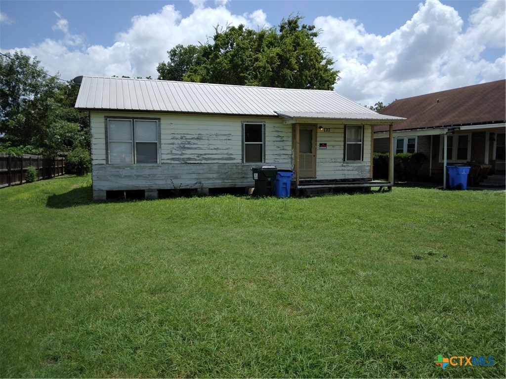 Photo 2 of 17 of 127 Roosevelt Drive house