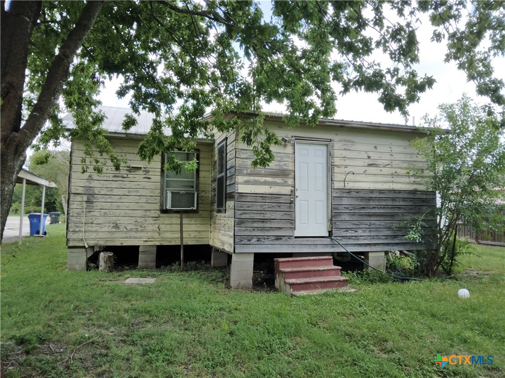 Photo 6 of 17 of 127 Roosevelt Drive house