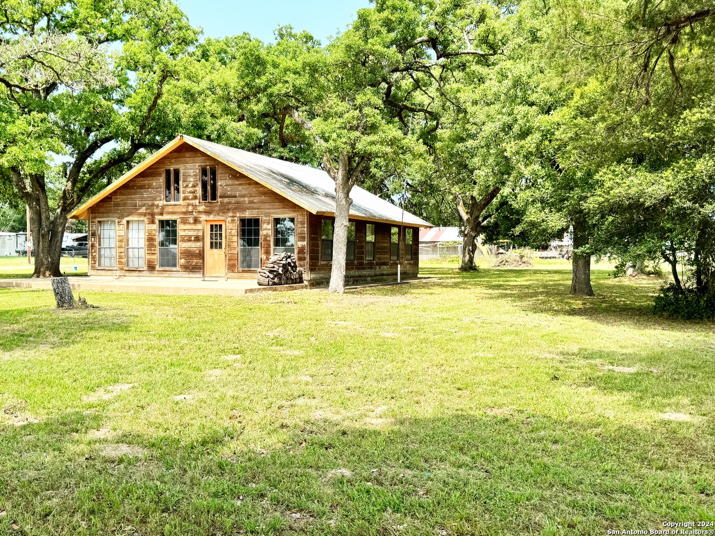 Photo 2 of 36 of 102 McLendon house