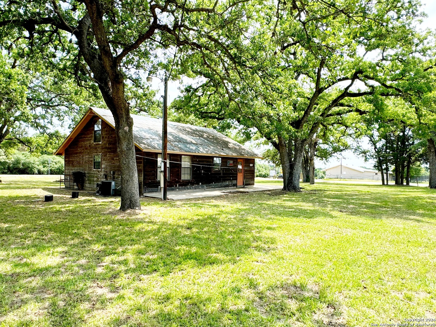 Photo 26 of 36 of 102 McLendon house