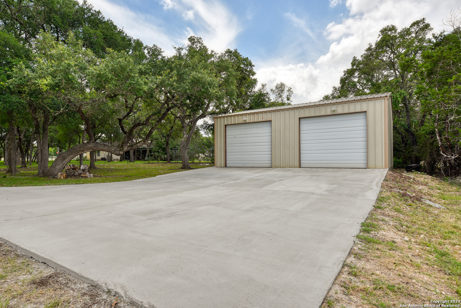 Photo 3 of 44 of 150 Lantana Ridge house