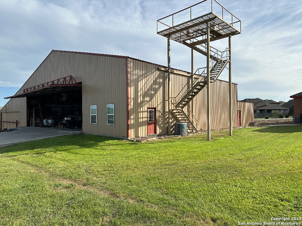 Photo 3 of 21 of 442 FLIGHTLINE house