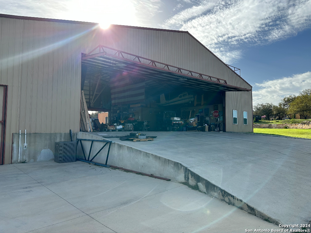 Photo 7 of 21 of 442 FLIGHTLINE house