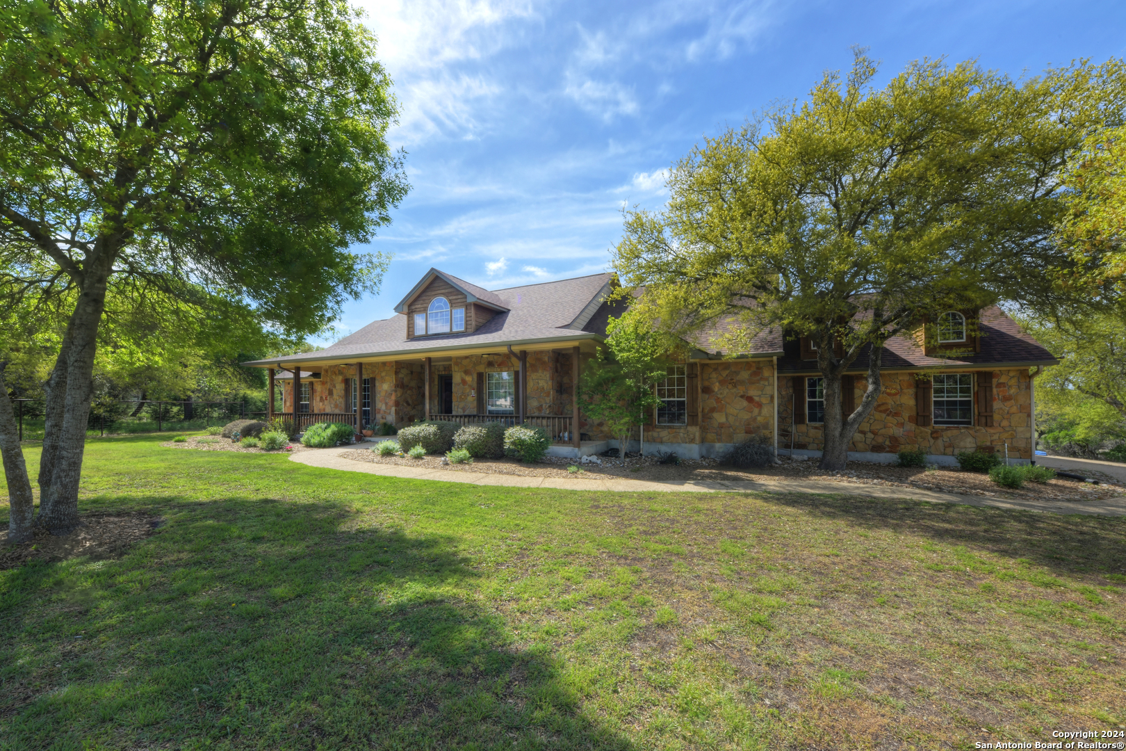 Photo 2 of 40 of 122 Lantana Cerro house