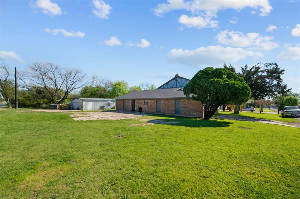 Photo 5 of 31 of 121 Touchstone Road house