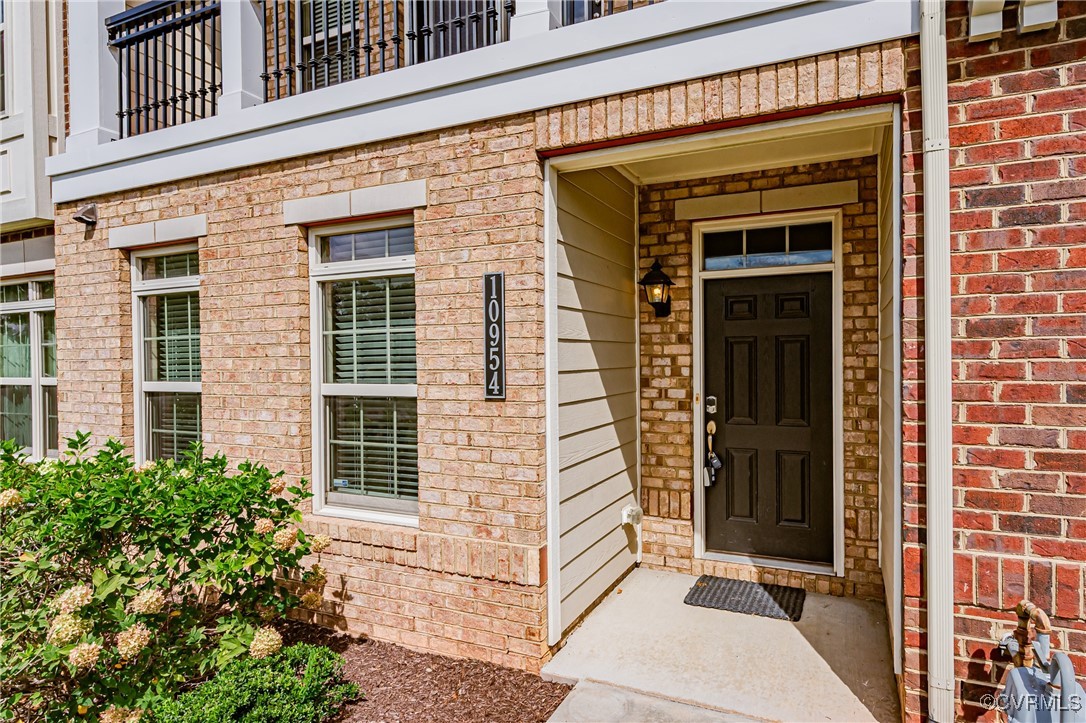 Photo 2 of 29 of 10954 Parkshire Lane townhome