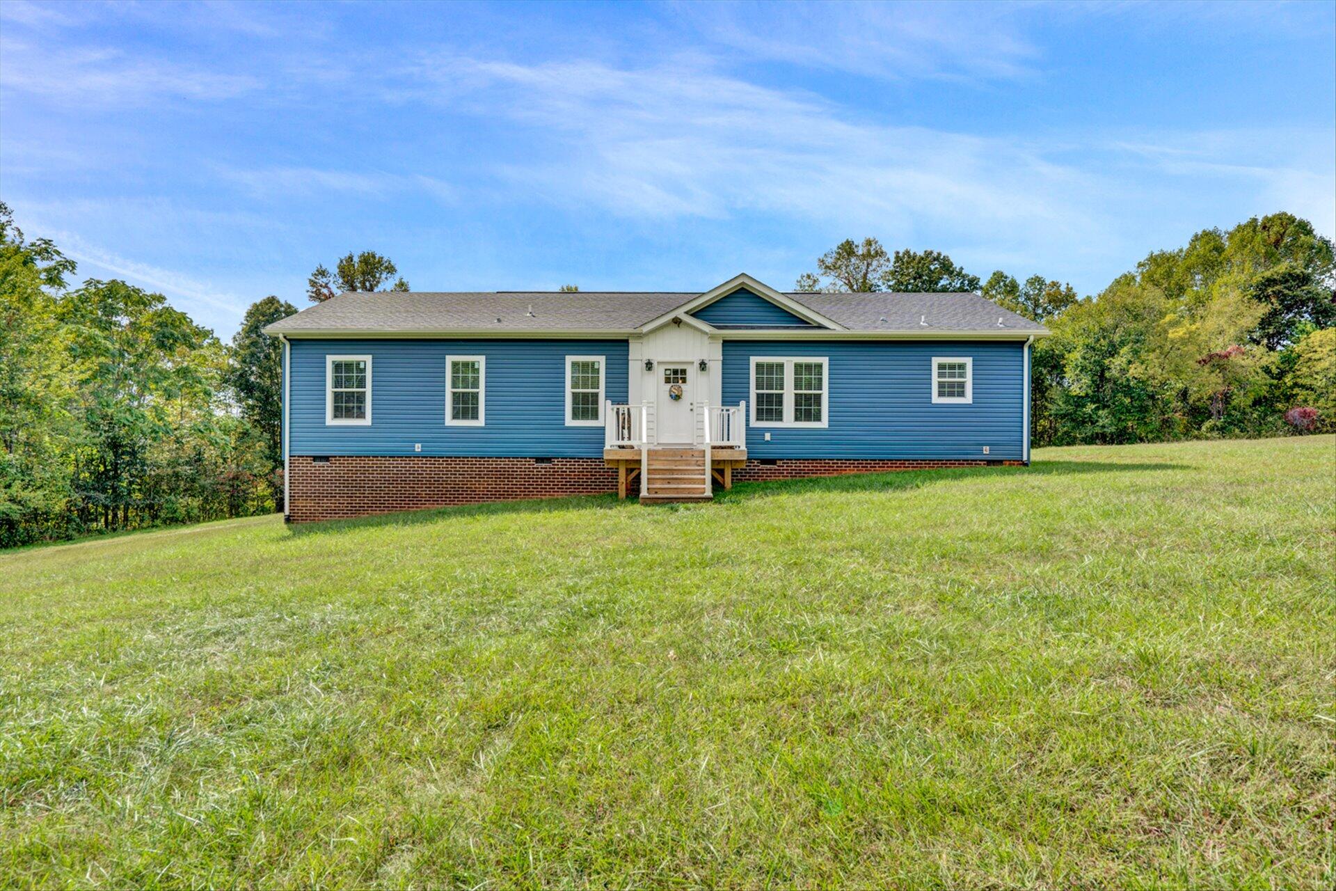 Photo 2 of 25 of 5049 HORSESHOE BEND RD house