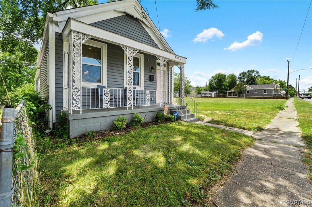 Photo 3 of 24 of 1806 Albany Avenue house