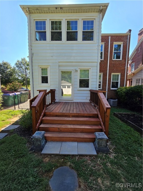 Photo 5 of 50 of 812 Blanton Avenue house