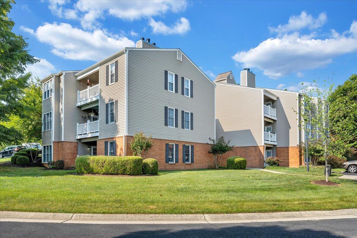 Photo 3 of 25 of 2969 Winterberry DR townhome