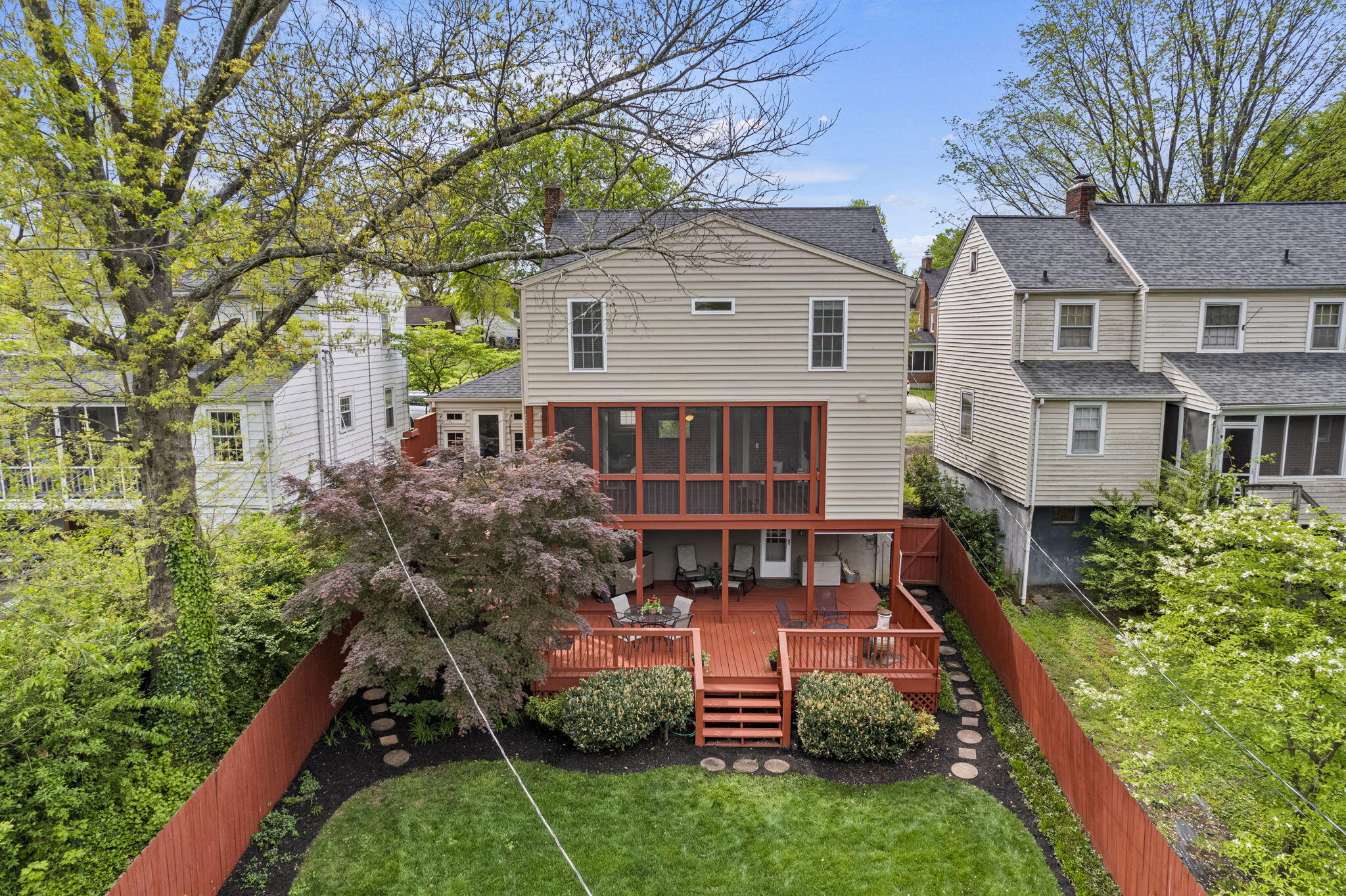 Photo 6 of 61 of 2423 Laburnum AVE SW house